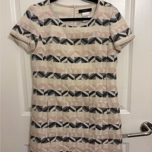 Weekend Max Mara Textured Short Sleeve Shift Dress – Neutral Geo Print